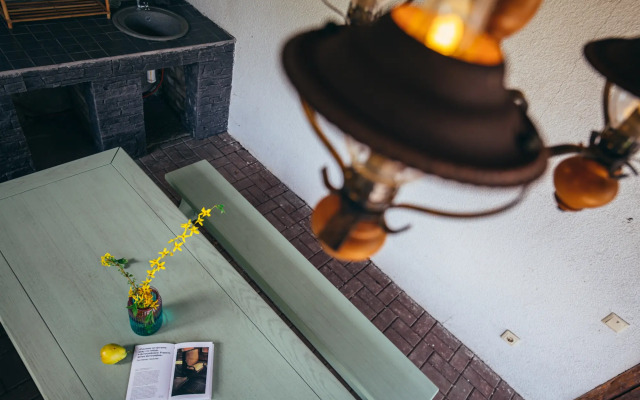 V Tsentre Goroda S Zelenym Sadom Private house