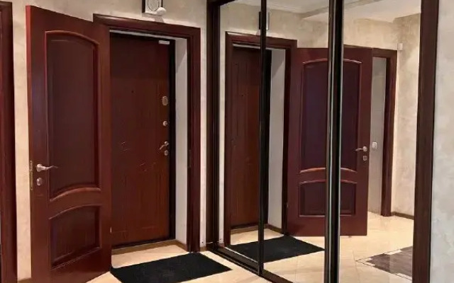 Shikarnaya Trekhkomnatnaya na Michurina Flat