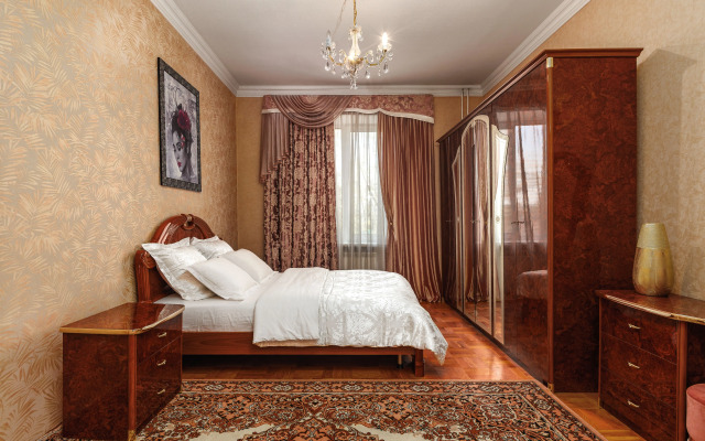 Апартаменты трехкомнатные Ladgorna на Независимости 13