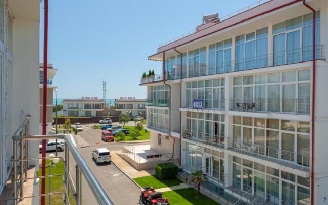 Vmestitel'naya s vidom na more s televizorom v kazhdoy komnate i razdel'nym sanuzlom Flat