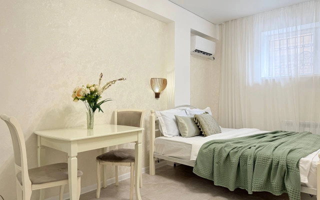 Апартаменты Студия возле Моря для Двоих на цокольном этаже