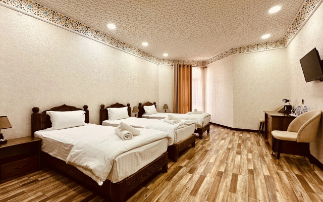 Ayvan Plaza Hotel
