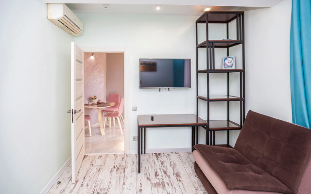 U Morya S Basseinom v Zhk Solnechniy apt31 Apartment