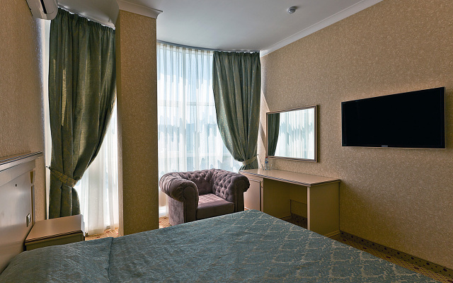 Triumph Hotel