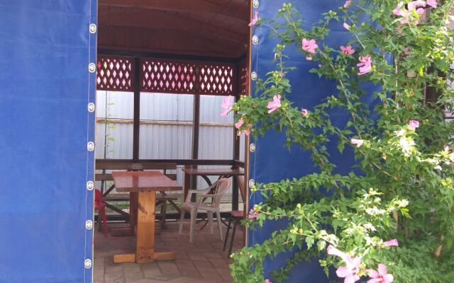 V Glukhom pereulke 5 Guest house