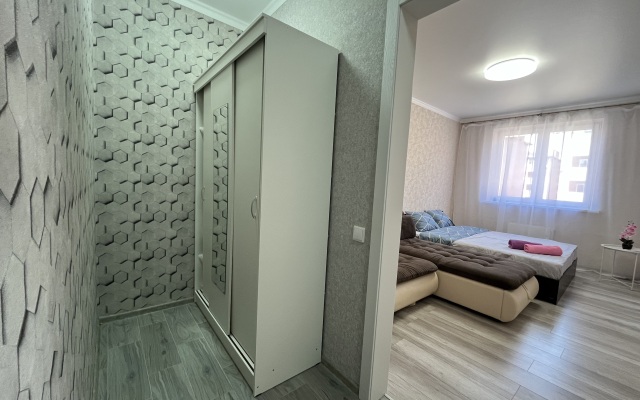 Dargrad s Balkonom Flat