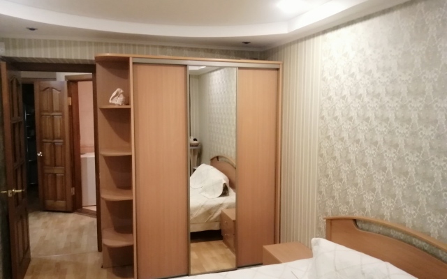 Otlichnaya Tryoshka Vozle Vokzala  Flat