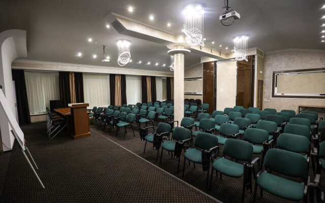 Gostinichnyj kompleks Stavropol Park Otel Hotel