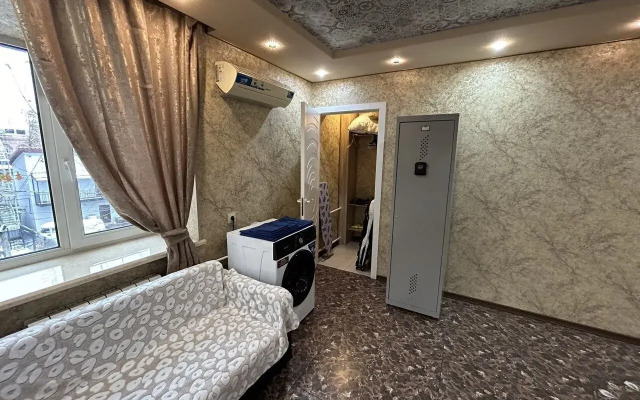 Na Prospekte Oktyabrya 40a Flat