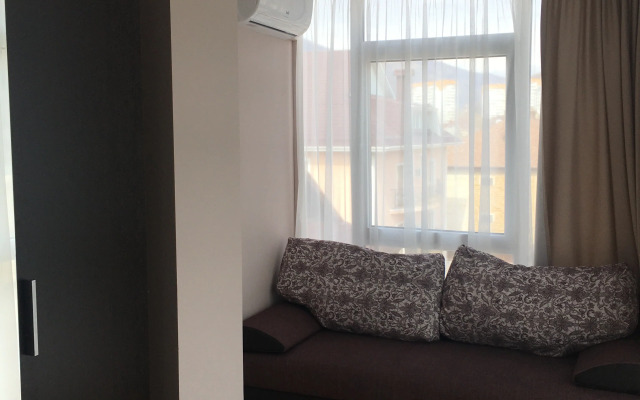 Three-Room Apartments for 5-7 People