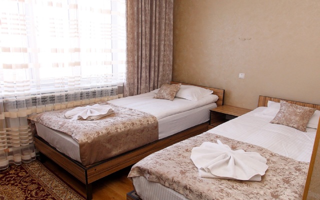 Madanur Hotel