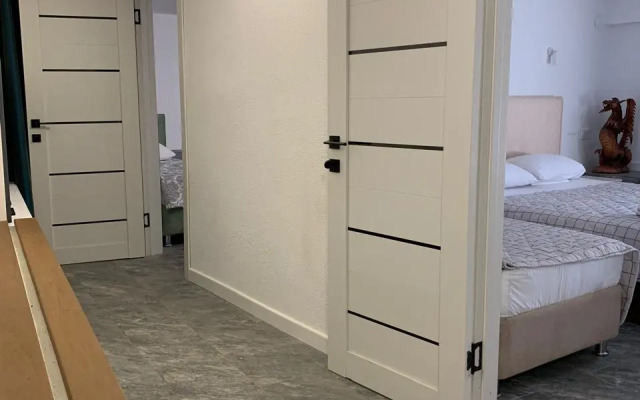 Taunkhaus 6-Mestny s Personalnym Basseynom i Baney Guest House