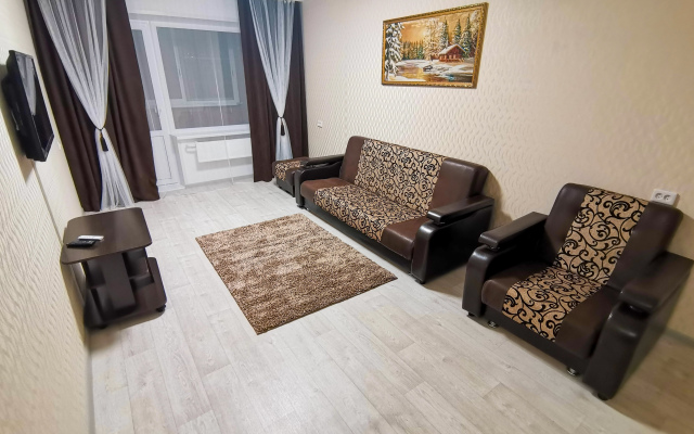 Sutki Kak Doma Na Komarova 3 Apartments