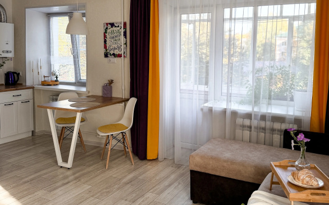 Prouyut Flat