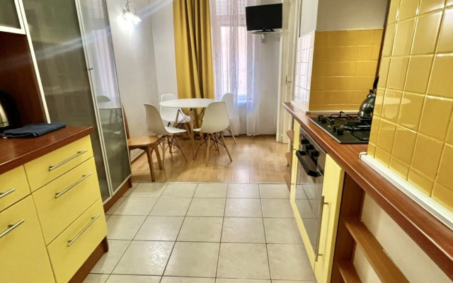 Апартаменты на Большой Конюшенной 3