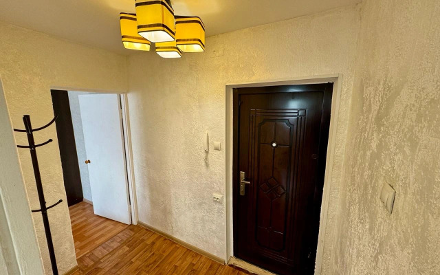 V Luchshem Rayone Flat