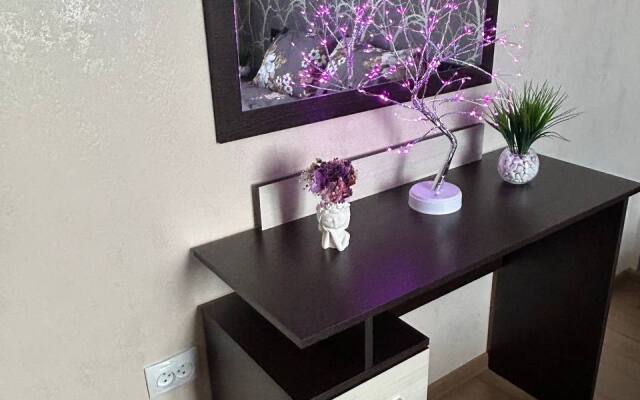 Evrodvushka S Vidom Na Goru Flat