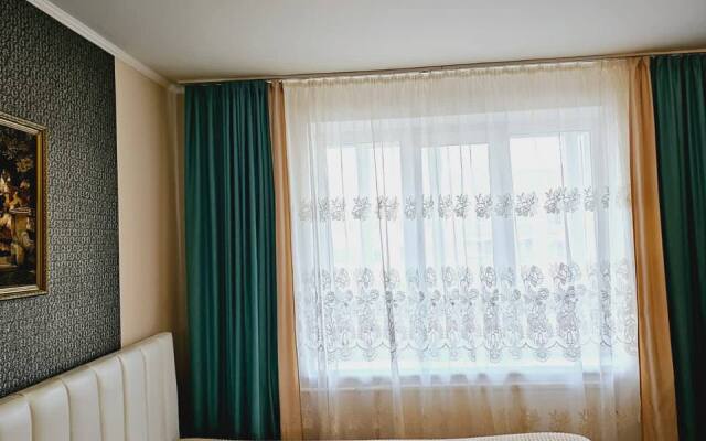 Апартаменты Домашний Очаг наУл Артема 100