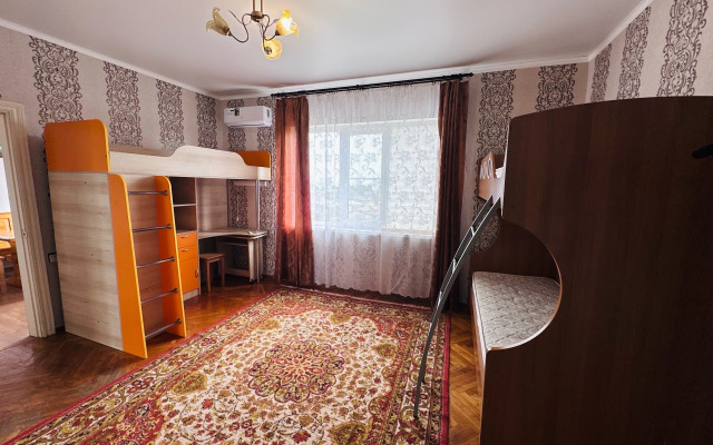 Flat S Balkonom Na Pochtovoy Ulitse