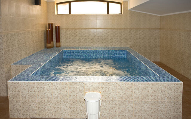 Chinar Hotel