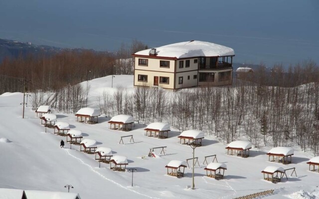 Flora Handüzü Resort & Wellness Bungalow Hotel