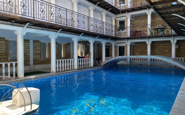 418 Tolstogo 36 Apartments