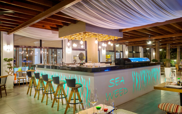 Cavo Maris Beach Hotel