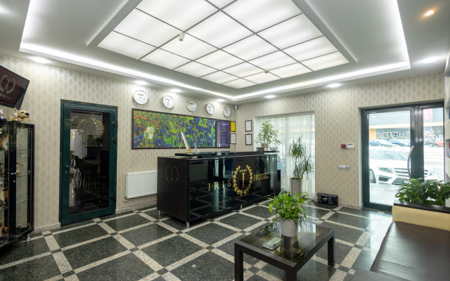 Hotel Iris