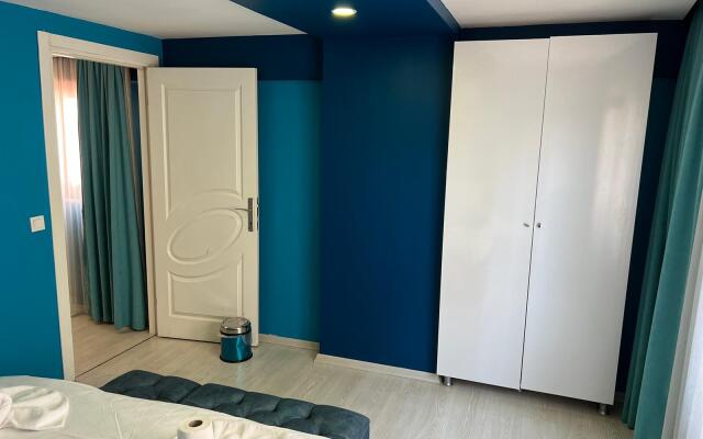 Отель Moon Blue