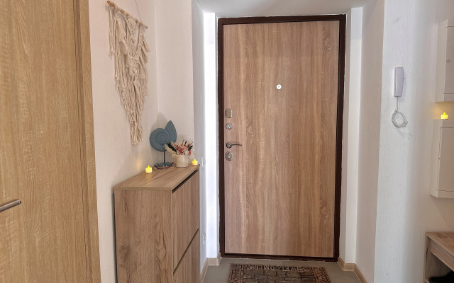 Prostornaya 1-Komnatnaya Ryadom S Botanicheskim Sadom Flat