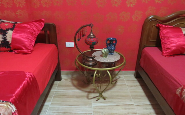 Yin Yang Ryadom S Morem RedSeaLine Apartments
