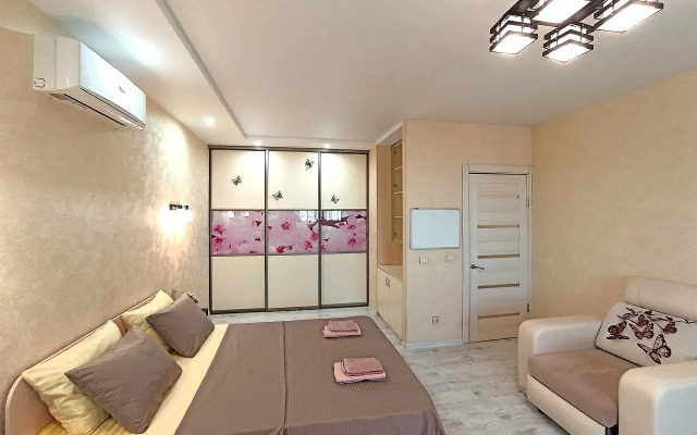 Na bulvare 30- letiya Pobedy Flat