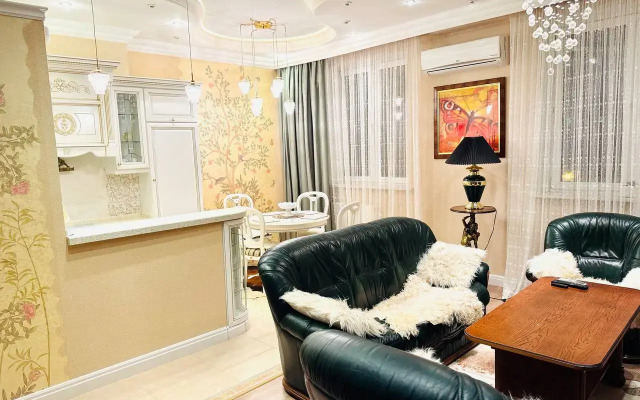 Ryadom S Chashey Flat