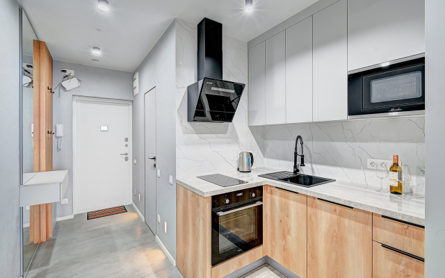 Lyuks MorskayaSimfonya-2 s panoramoj na more i bassejnom na territorii ZHK Apartments