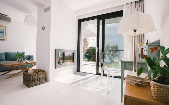 Borealis Sea Front Moudania Villa