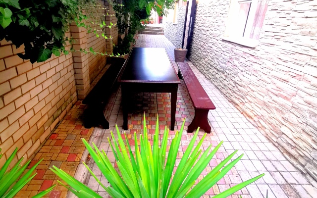 Yakor Guest House