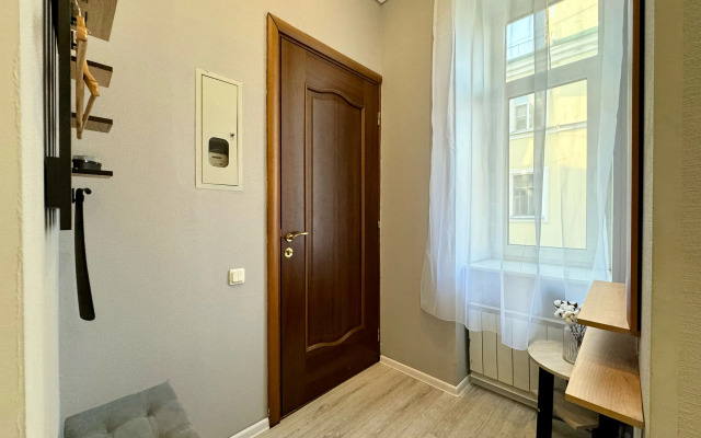 Апартаменты SivakApart c балконом на Невский и видом на набережную