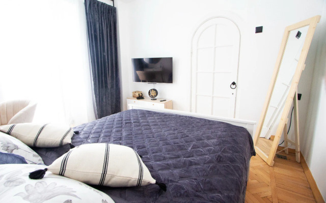 Tryokhkomnatnaya na Tverskoy Flat