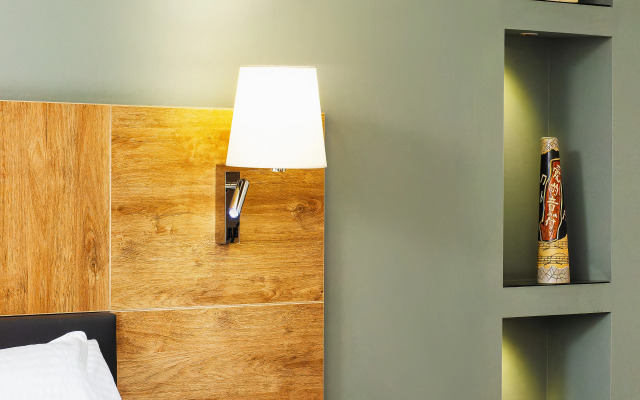 Отель Grand Nur