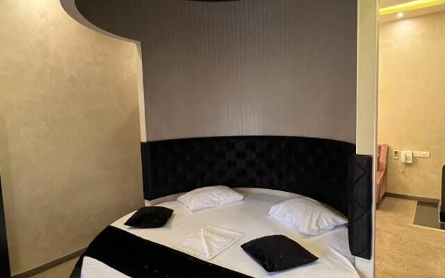 Roma Yerevan & Tours Hotel