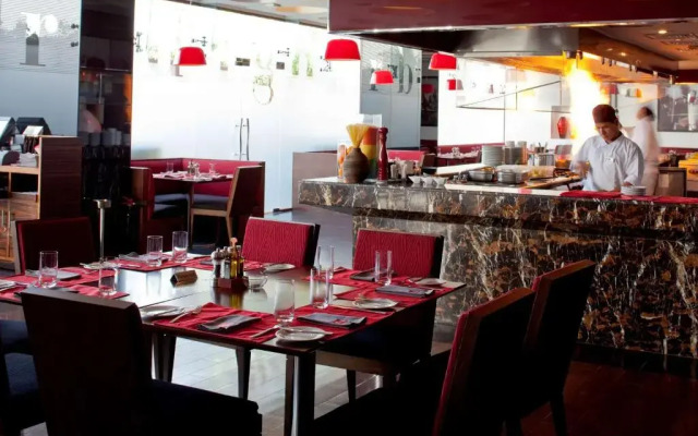 Отель Golden Tulip Muscat