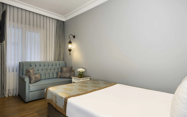 Raymond Old City Hotel