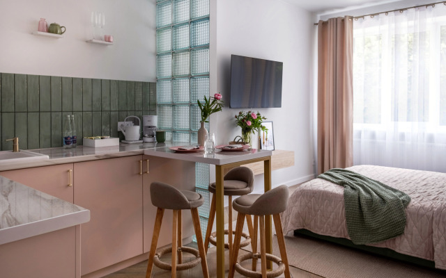 Studiya Olive U Ozera Flat