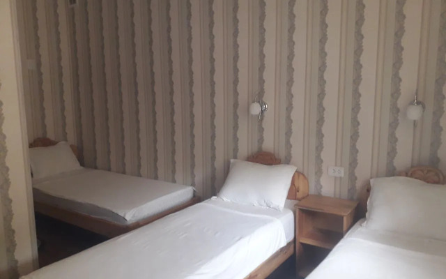 Allanazar Ota Guest house