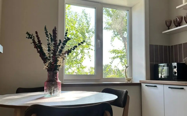 Dve Krovati I Divan Na Tsentralnom Rynke Flat