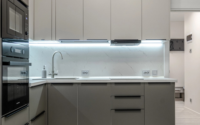 Prostornye u Nevy Apartments
