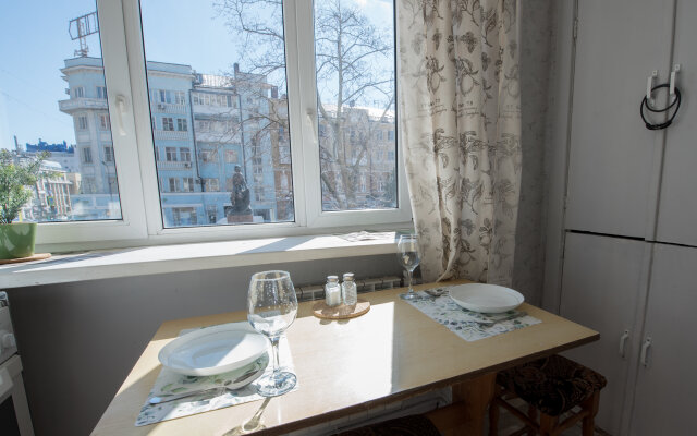Апартаменты Smile Apartments c Видом из Окна на Улицу Пушкинскую