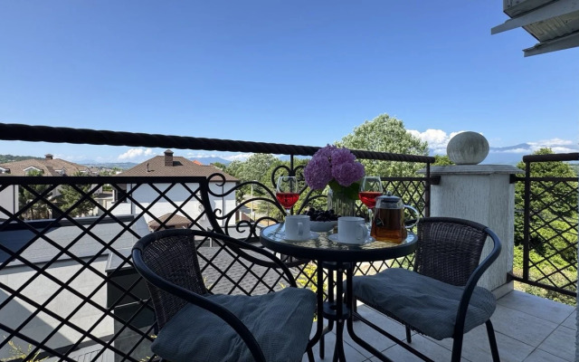 Квартиры с балконами и видом на горы на Мелетяна 5а 2