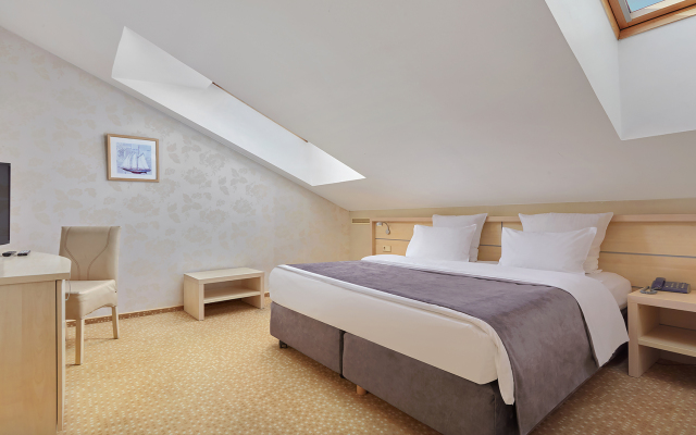 Pyatiy Ugol Hotel