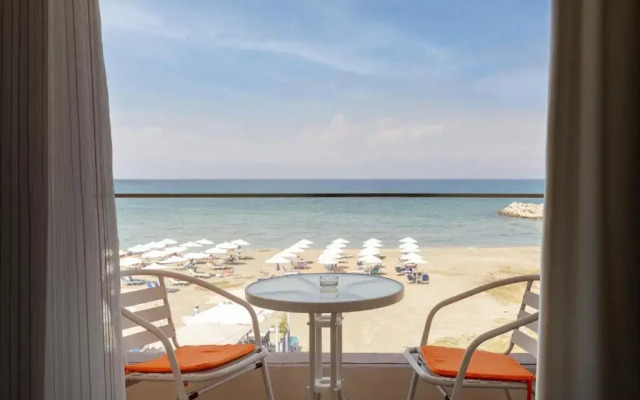 Aqua Luxury Suites